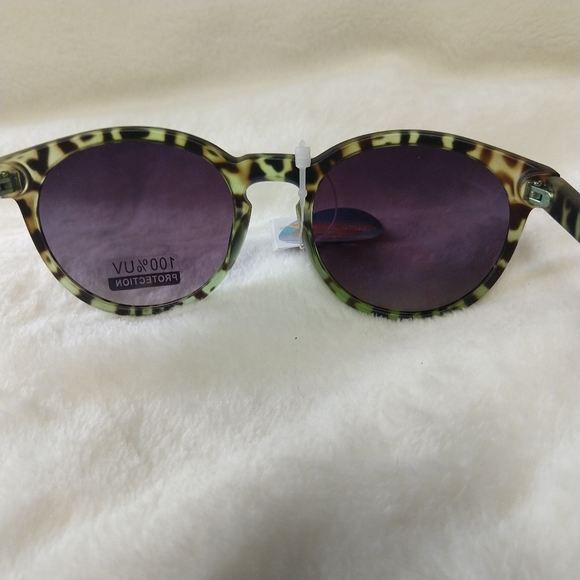 Retro UV 400 Clear Animal Print Sunglasses - Picture 4 of 8